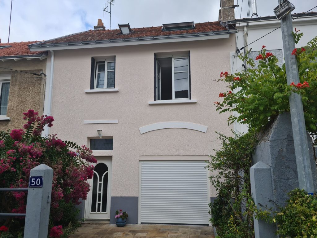 façade d’une maison nantaise traditionnelle, teinte claire