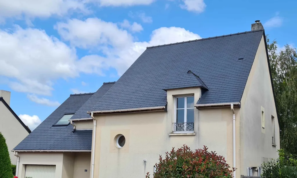 La mise en peinture d’une toiture à Nantes
