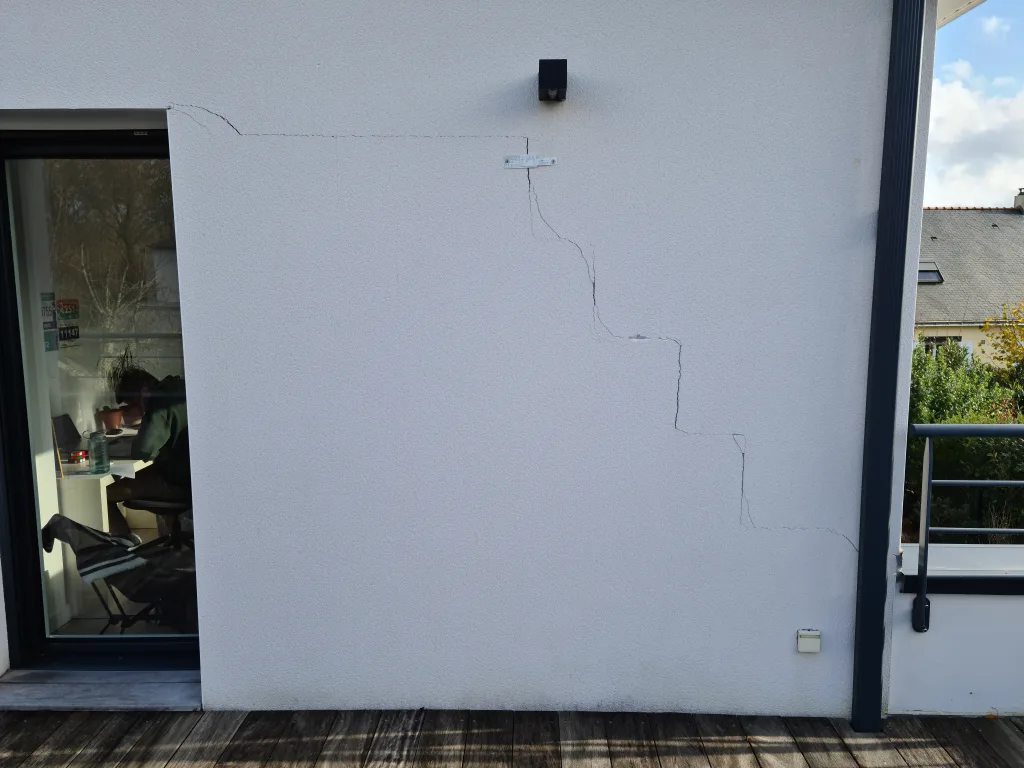 Les lézardes (ouverture supérieure à 2 mm)