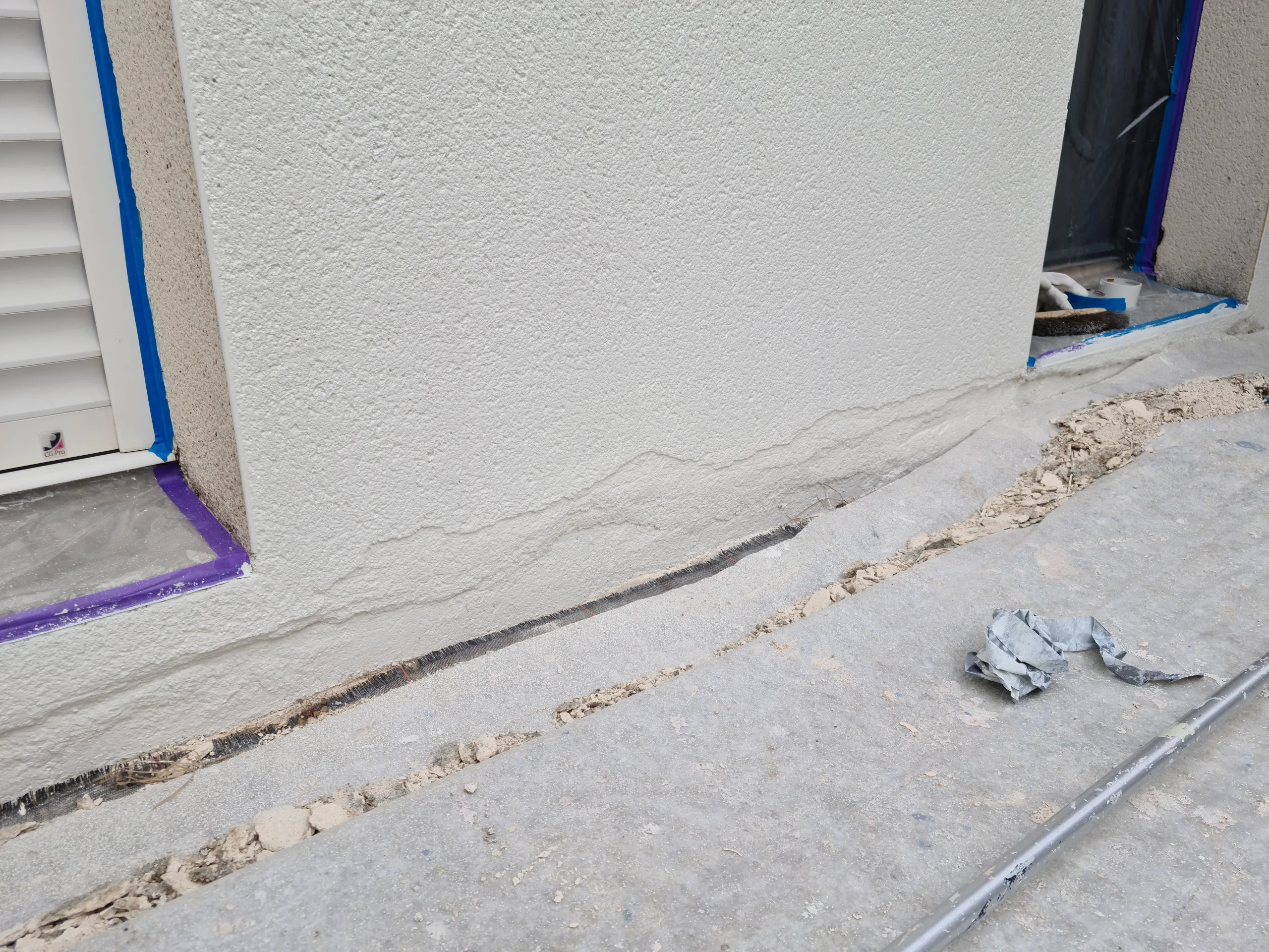 les effets de mèche, un phénomène de remontée capillaire ne touchant que l’enduit