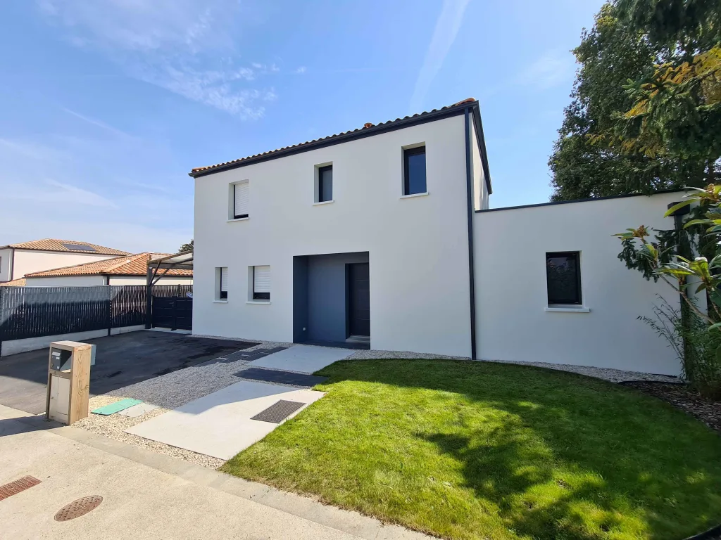 Ravalement d’une maison récente dans l’agglomération nantaise